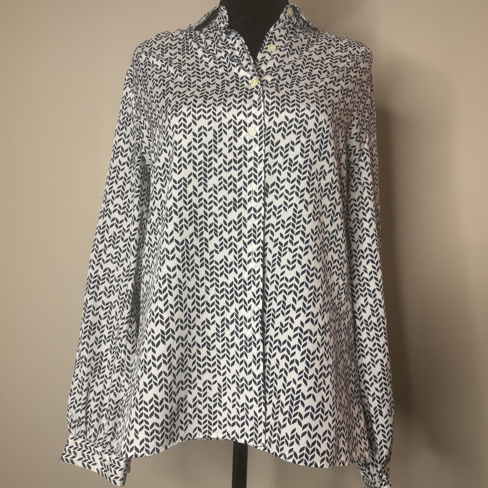 Beautiful vintage blouse.